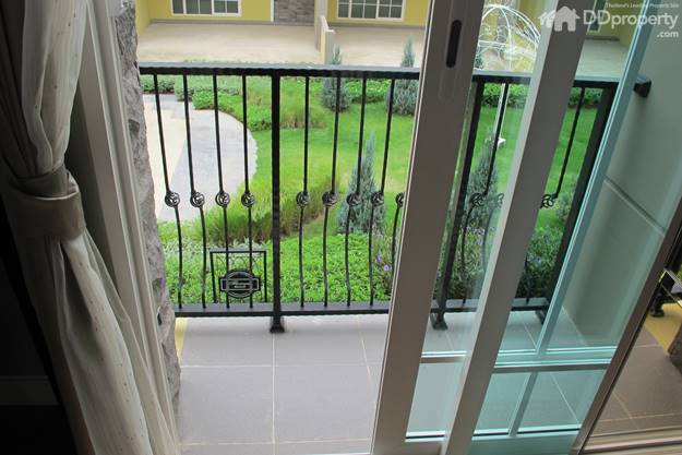 Golden Town On Nut Pattanakarn  